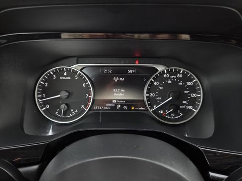 Used 2025 Nissan Pathfinder SL image 34