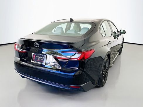 Used 2025 Toyota Camry SE image 5