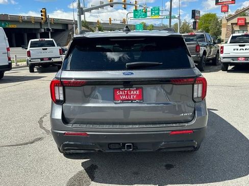 Used 2025 Ford Explorer ST-Line w/ ST-Line Street Pack AWD/4WD image 7