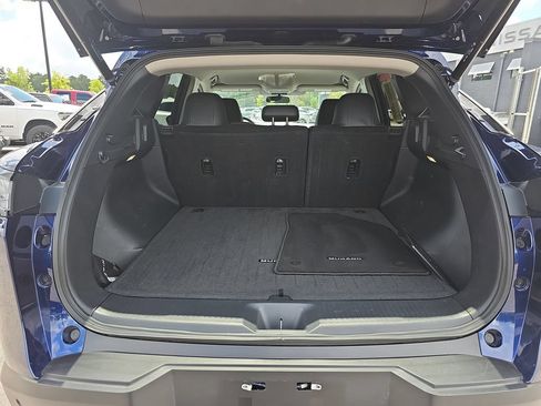 Used 2025 Nissan Murano SV AWD/4WD image 16