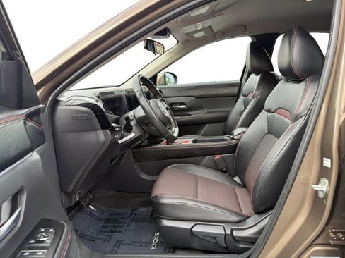 Used 2025 Nissan Kicks SR image 10