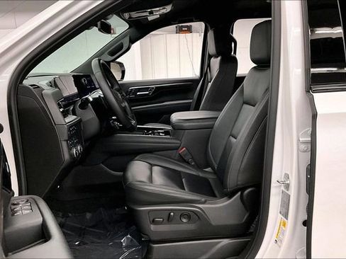 Used 2025 Chevrolet Suburban Z71 AWD/4WD image 24