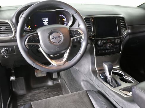 Used 2022 Jeep Grand Cherokee Laredo X image 10