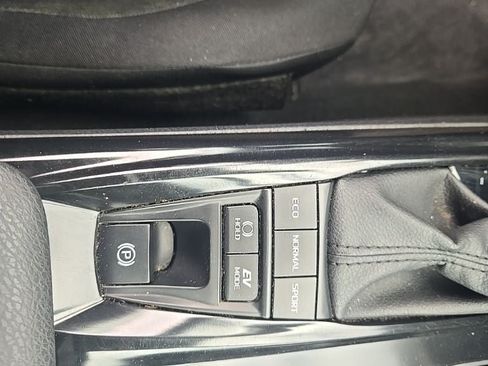 Used 2025 Toyota Camry LE FWD image 6