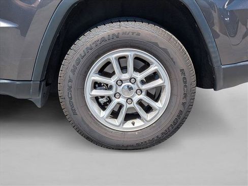 Used 2019 Jeep Grand Cherokee Laredo RWD image 20