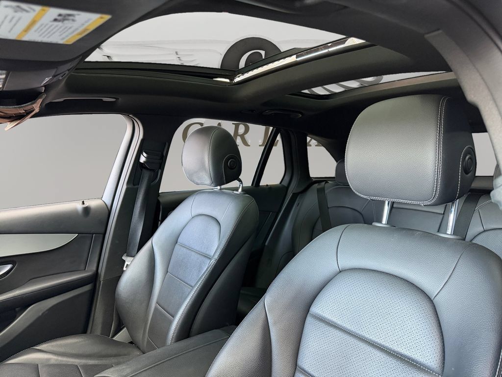 Used 2019 Mercedes-Benz GLC 350e 4MATIC w/ Premium Package image 9