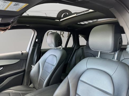 Used 2019 Mercedes-Benz GLC 350e 4MATIC w/ Premium Package image 9