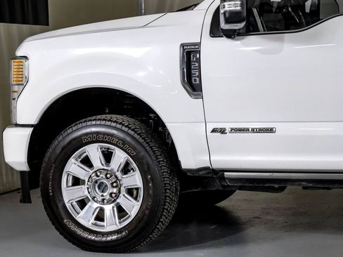 Used 2022 Ford F250 Platinum w/ FX4 Off-Road Package image 12