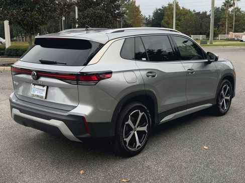 New 2025 Volkswagen Tiguan SE image 8