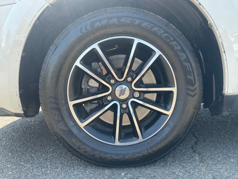 Used 2018 Dodge Journey SE w/ Blacktop Package FWD image 11