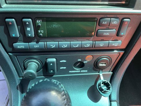 Used 2005 Ford Thunderbird RWD image 23