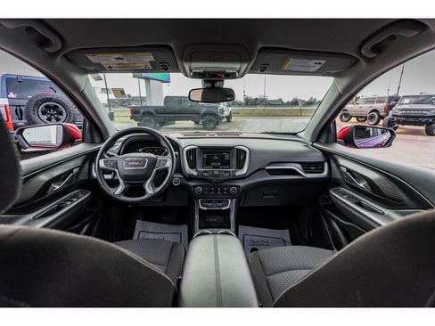 Used 2024 GMC Terrain SLE image 10