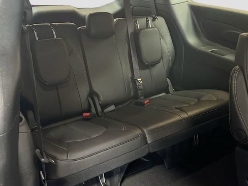 Used 2026 Chrysler Pacifica Select FWD image 26