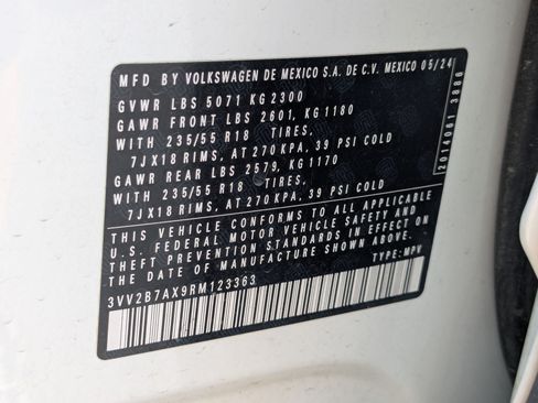 Used 2024 Volkswagen Tiguan SE AWD/4WD image 35