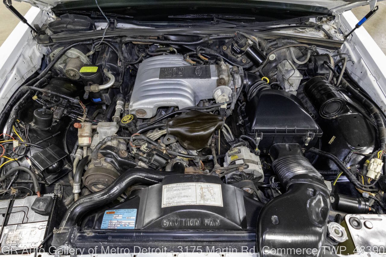 Used 1989 Lincoln Town Car Signature RWD image 19