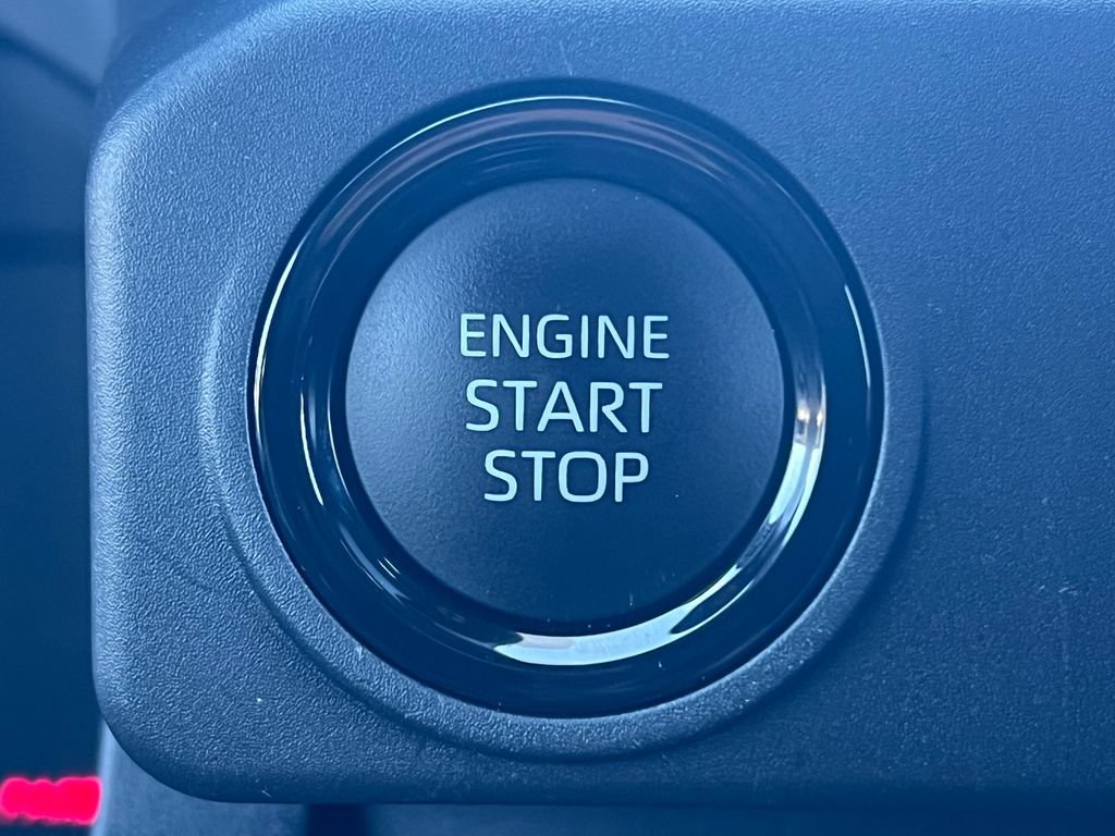 Used 2025 Toyota Tacoma SR5 AWD/4WD image 32
