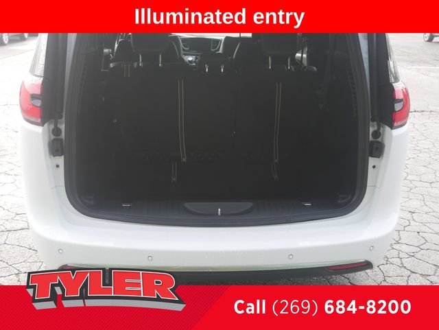 New 2027 Chrysler Pacifica Select FWD image 16