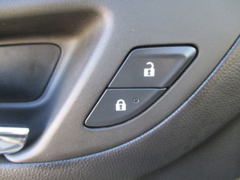 Used 2023 Chevrolet Equinox LT image 29