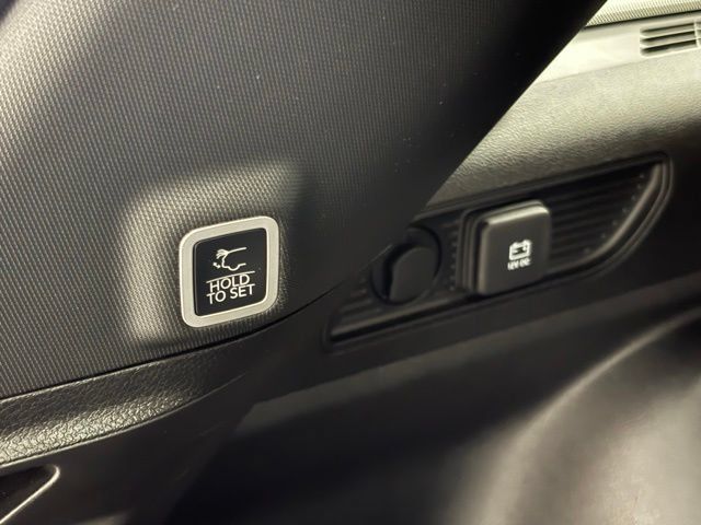 Used 2024 Jeep Grand Cherokee Limited w/ Black Appearance Package AWD/4WD image 9