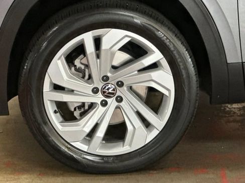 Used 2021 Volkswagen Atlas SE image 35