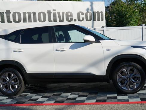 Used 2024 Kia Seltos LX AWD/4WD image 7