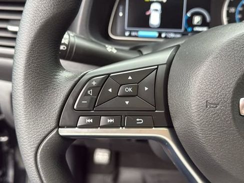 Certified 2022 Nissan Leaf S image 22