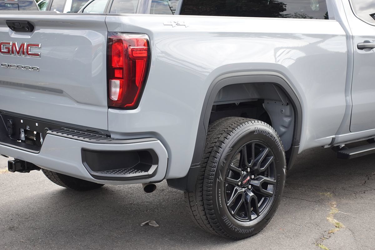 Used 2024 GMC Sierra 1500 Pro w/ Graphite Edition AWD/4WD image 10