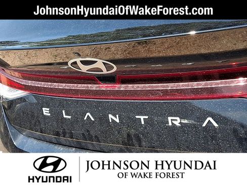 Used 2025 Hyundai Elantra SE FWD image 6