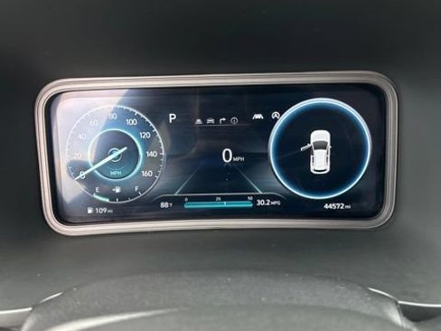 Used 2023 Hyundai Kona Limited AWD/4WD image 3