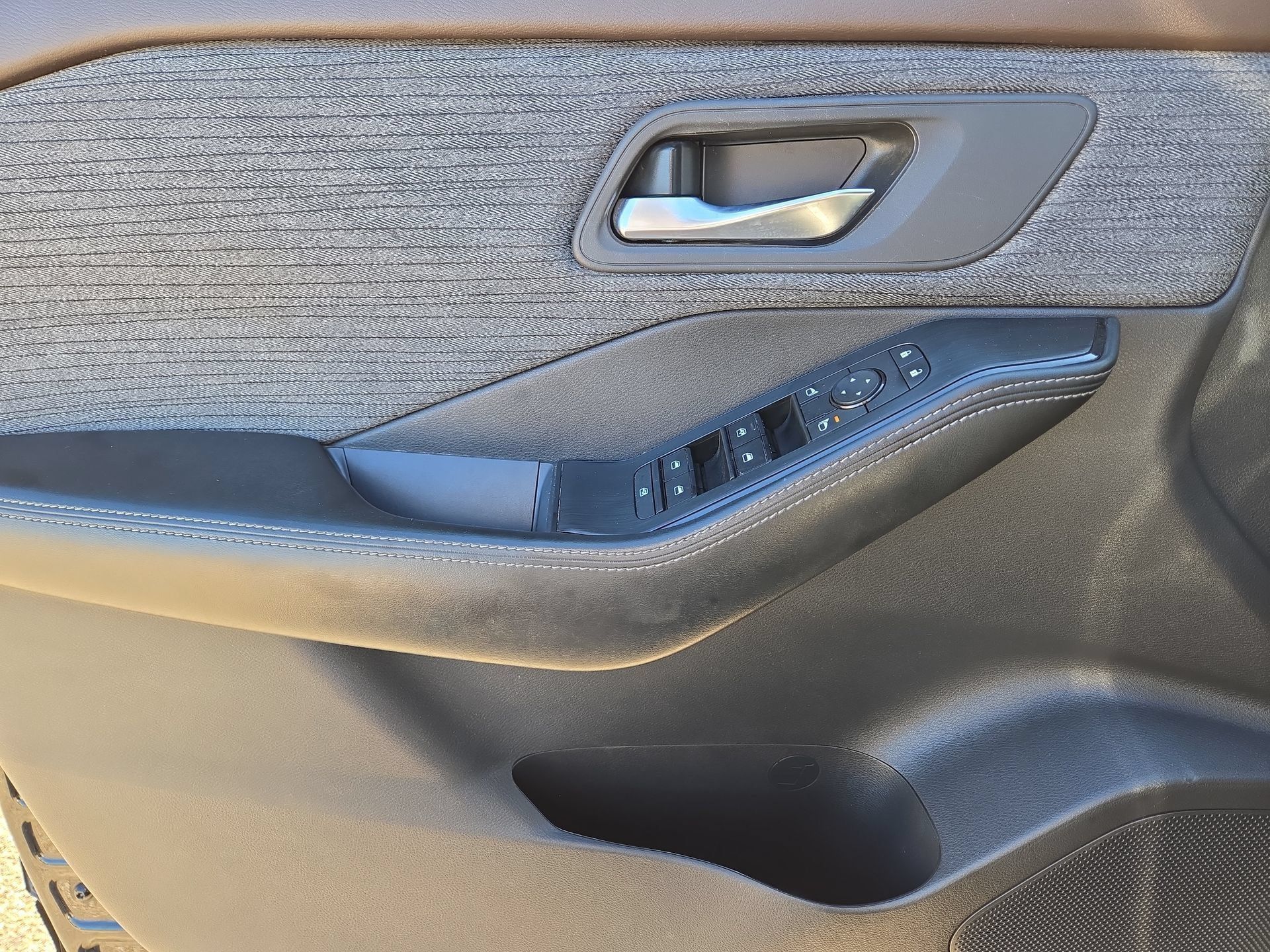 Used 2022 Nissan Rogue SV FWD image 15