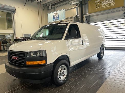 Used 2025 GMC Savana 3500 Extended RWD image 5
