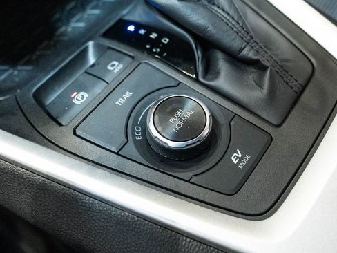 Used 2024 Toyota RAV4 LE image 21