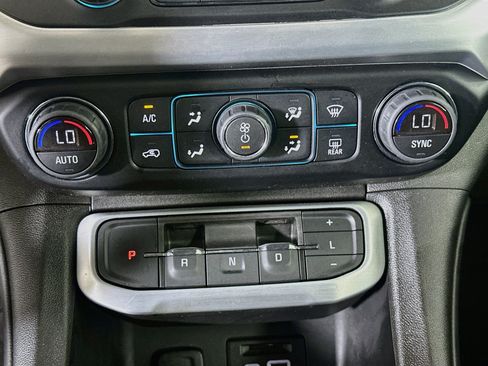 Used 2023 GMC Acadia SLT FWD image 24