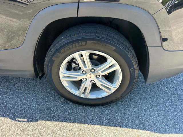 Used 2024 GMC Terrain SLE FWD image 11