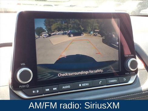 Used 2024 Nissan Rogue SV image 3