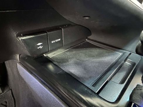 Used 2018 Toyota Camry SE w/ Moonroof Package image 17