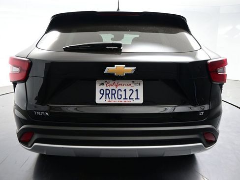 Used 2025 Chevrolet Trax LT FWD image 6
