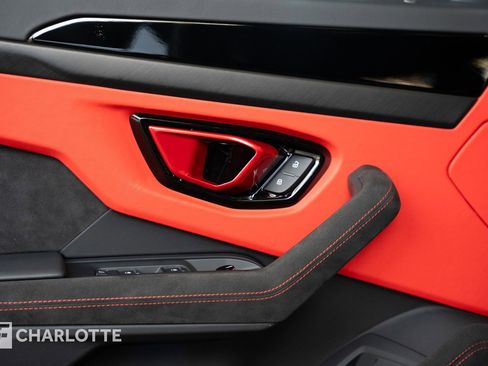 Used 2024 Lamborghini Urus S image 21