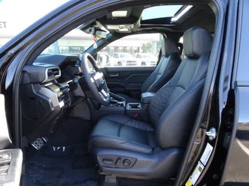 Used 2025 Toyota Tacoma TRD Sport image 18