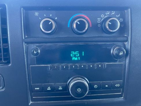 Used 2010 Chevrolet Express 3500 LS image 17