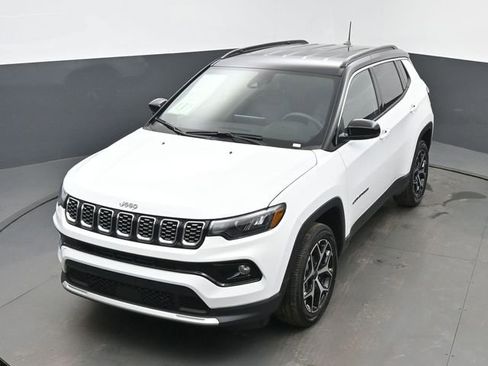 Used 2025 Jeep Compass Limited AWD/4WD image 38