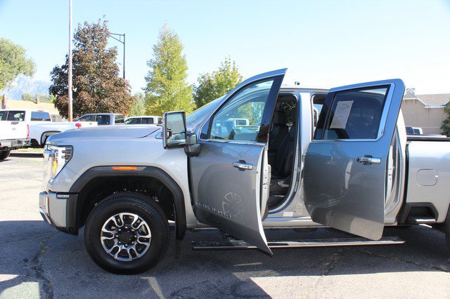 Used 2025 GMC Sierra 2500 Denali w/ Technology Package AWD/4WD image 10