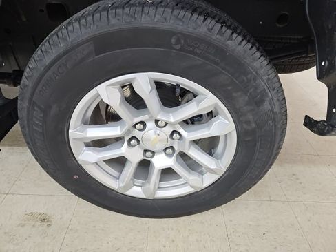 Used 2023 Chevrolet Silverado 1500 LT AWD/4WD image 23