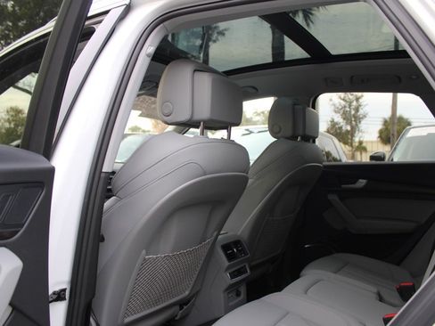 Used 2023 Audi Q5 e Premium image 16