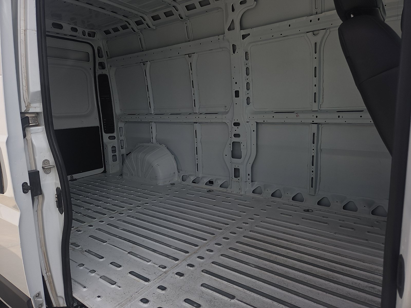 Used 2025 RAM ProMaster 2500 w/ Convenience Group FWD image 6