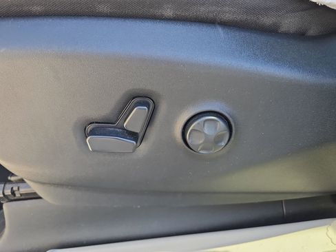 Used 2020 Chrysler Pacifica Touring image 17