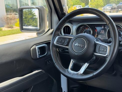 Used 2021 Jeep Wrangler Unlimited Sahara AWD/4WD image 15