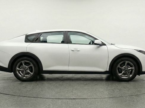Used 2025 Kia K4 FWD image 11