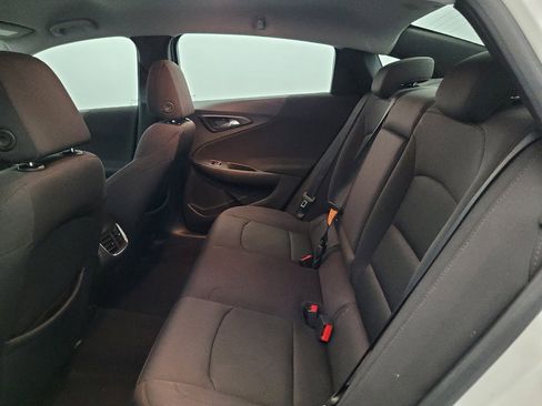Used 2017 Chevrolet Malibu LT FWD image 18