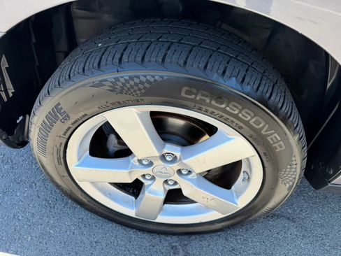 Used 2008 Mitsubishi Outlander XLS AWD/4WD image 16